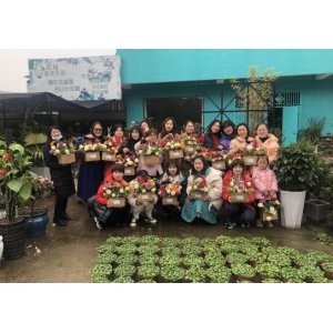 路桥集团工会举办“庆三八 学花艺”活动